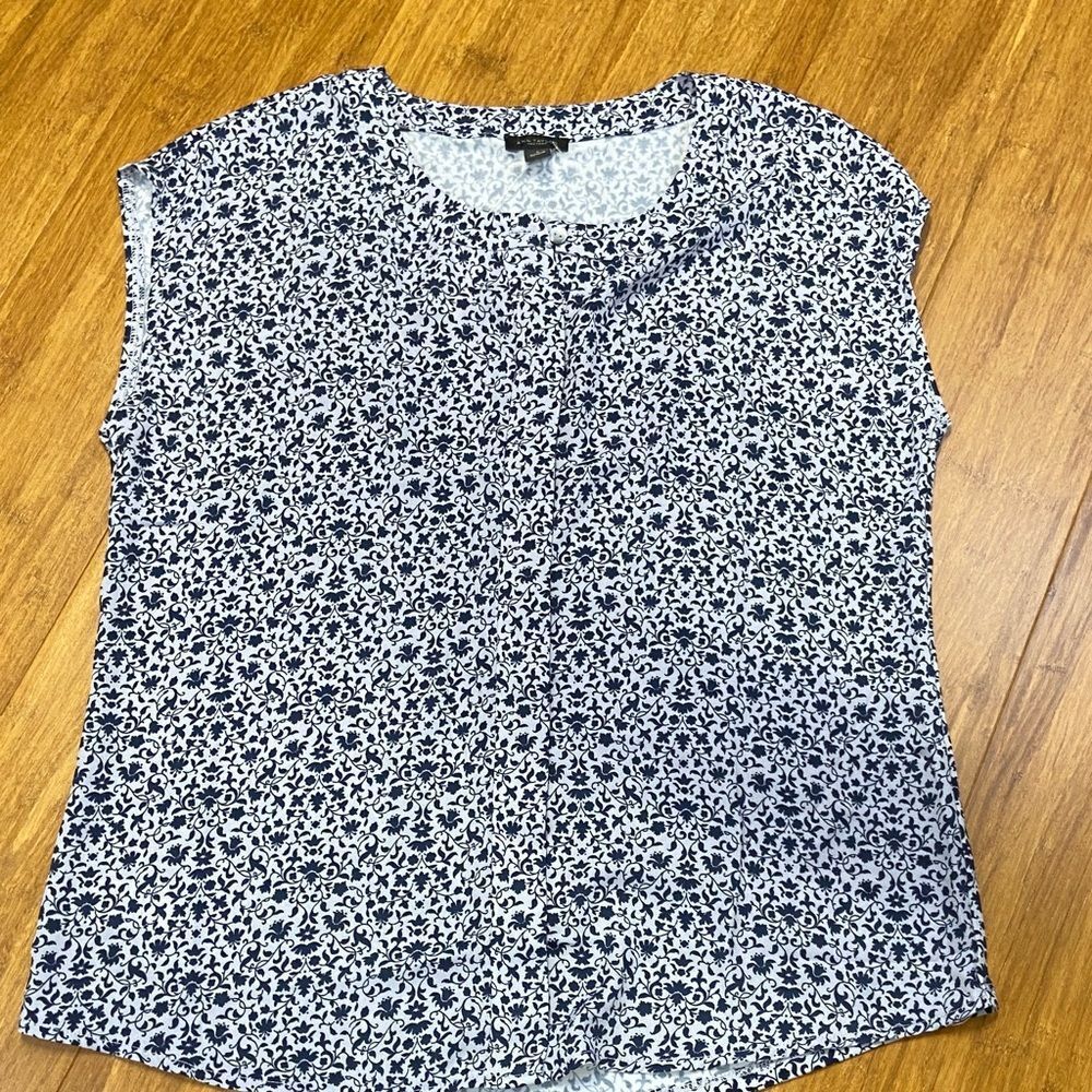 NWT Ann Taylor Floral Print Quarter Button Up Top size Small